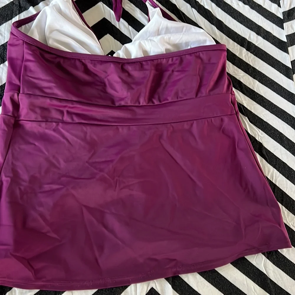 Venus size 12 tankini, with skirted bottom. Included extra black bottom - Picture 6 of 9